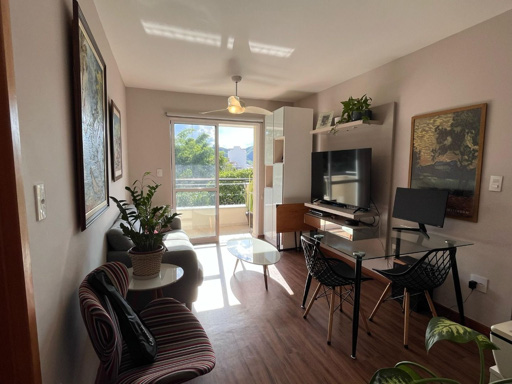 Sala com piso em vinílico