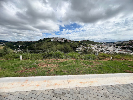 Lote / Terreno para venda no bairro Linhares em Juiz de Fora, MG