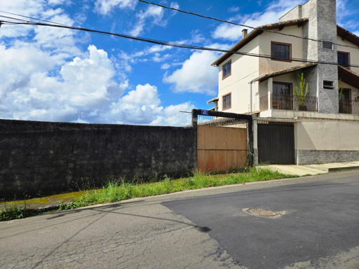 Terreno todo murado