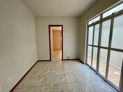 Sala com área externa