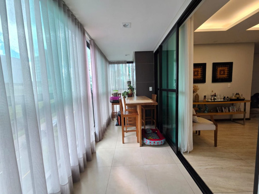 Varanda c/cortina de vidro