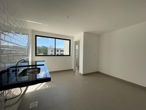 Cozinha clara e com boa ventilação