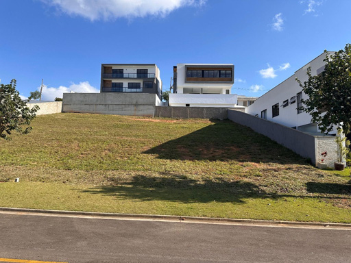 Muros na lateral e fundos