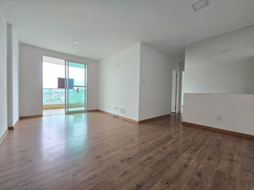 Sala em 2 ambientes c/varanda