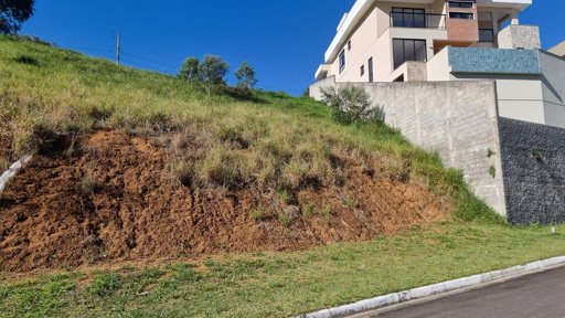 TERRENO VISTO PELA RUA DE BAIXO