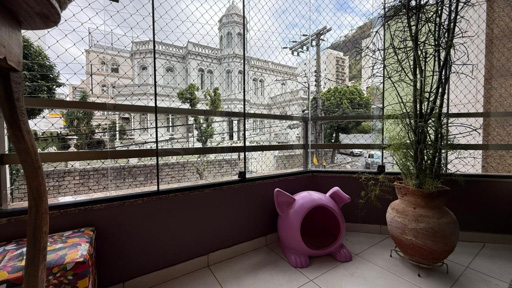 Sala com cortina de vidro