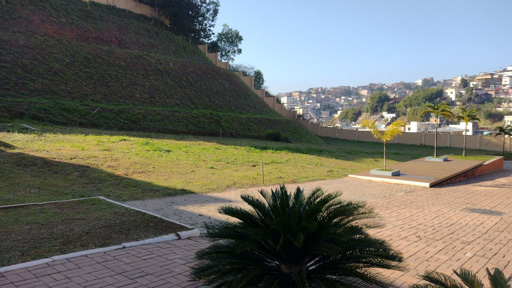 Último terreno à esquerda