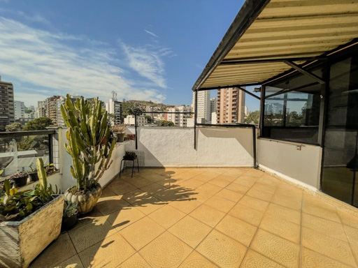 2º pavimento - Excelente espaço externo