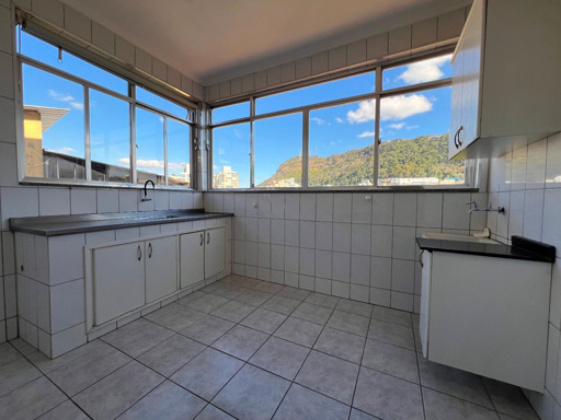 Casa com 4 quartos para venda no bairro Jardim Glória em Juiz de Fora, MG