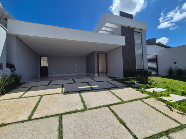 FACHADA IMPONENTE - CASA LINEAR