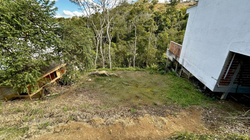 Terreno fundos para APP