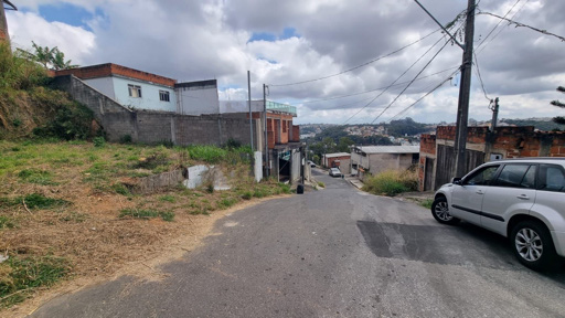 Rua do terreno