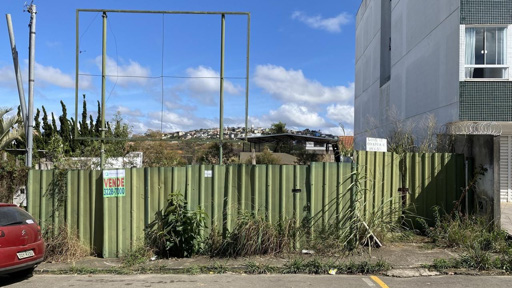 Terreno com 12m de frente