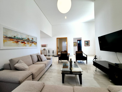 Sala com muita claridade natural