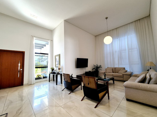 Sala com pé direito alto