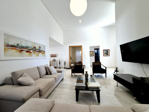 Casa linear imponente