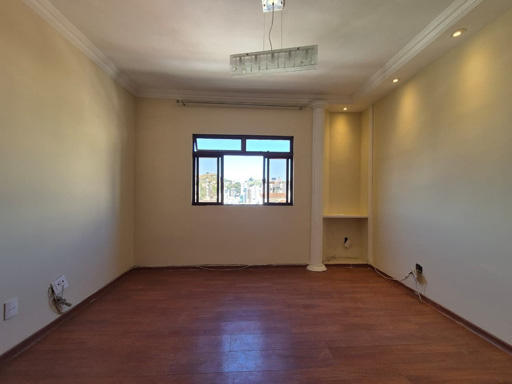 Sala ampla no 1º piso