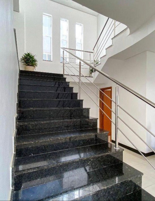 Escada de acesso interno a area social