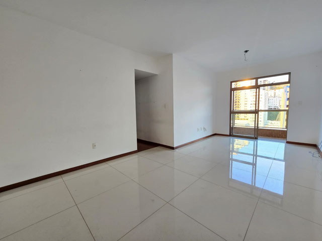 SALA COM VARANDA