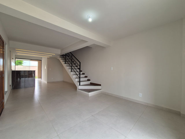 SALA COM VARANDA