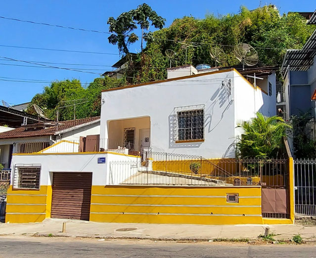 Casa com 5 quartos para venda no bairro Grajaú em Juiz de Fora, MG