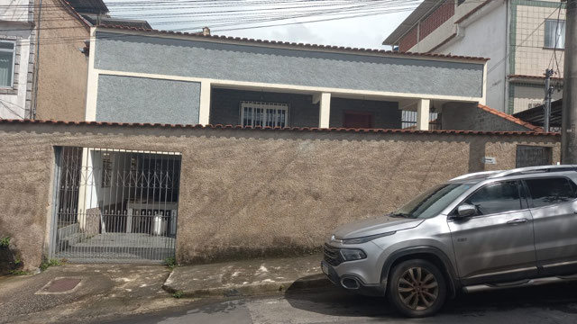 Casa linear com quintal gramado!