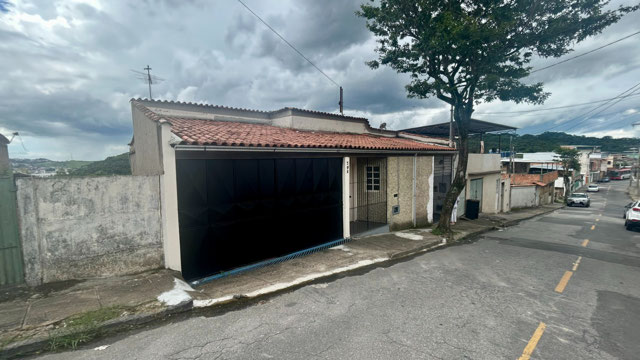 Casa com 3 quartos para venda no bairro Esplanada em Juiz de Fora, MG