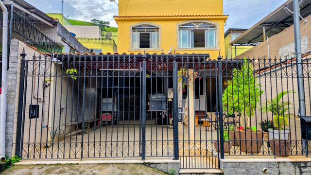 Sobrado com 5 quartos para Venda no bairro Eldorado em Juiz de Fora, MG