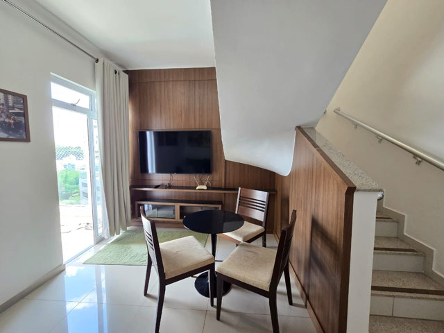 SALA COM VARANDA