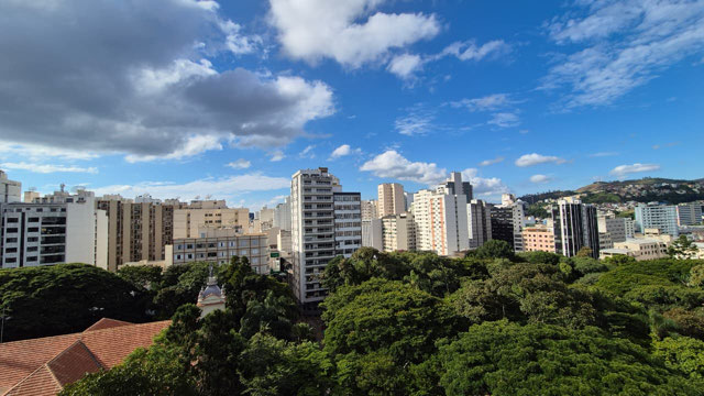 VISTA DA SALA E DOS QUARTOS