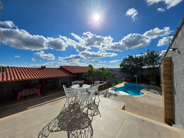 Casa recém reformada - lindo quintal