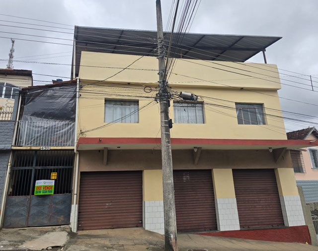 Ótima Casa com 2 Lojas no Bairro de Lourdes bem perto da Praça!!!