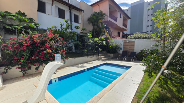 Casa com 4 quartos para venda no bairro Jardim Laranjeiras em Juiz de Fora, MG
