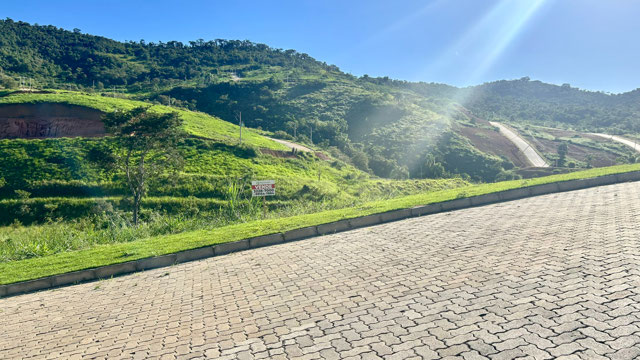 SEM VIZINHO NOS FUNDOS