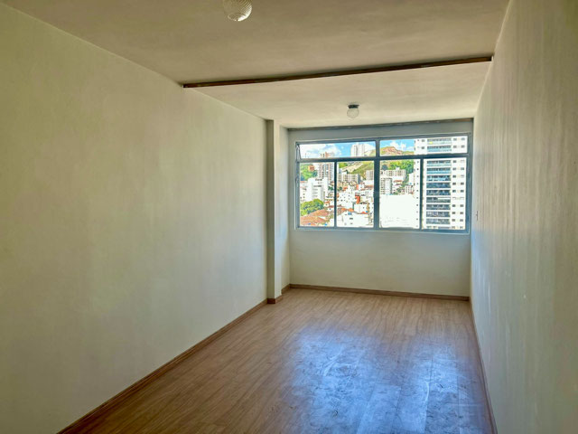 QUARTO ESPAÇOSO