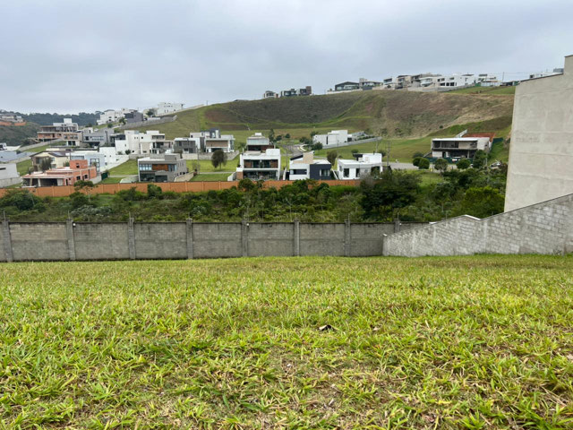 TERRENO EM DECLIVE