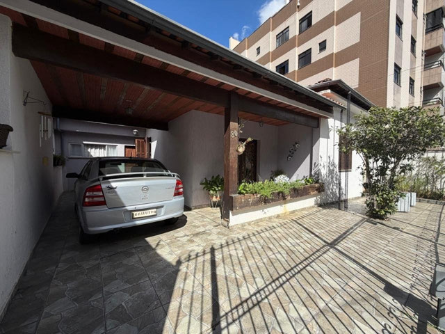 Casa com 4 quartos para venda no bairro Paineiras em Juiz de Fora, MG