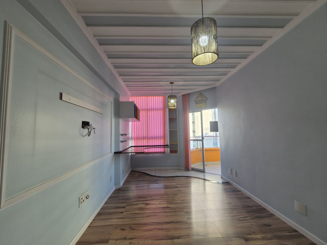 SALA COM ILUMINAÇÃO
