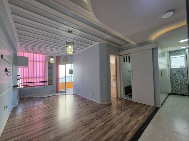 SALA COM VARANDA E VISTA LIVRE
