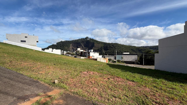 COM 13,60M DE FRENTE