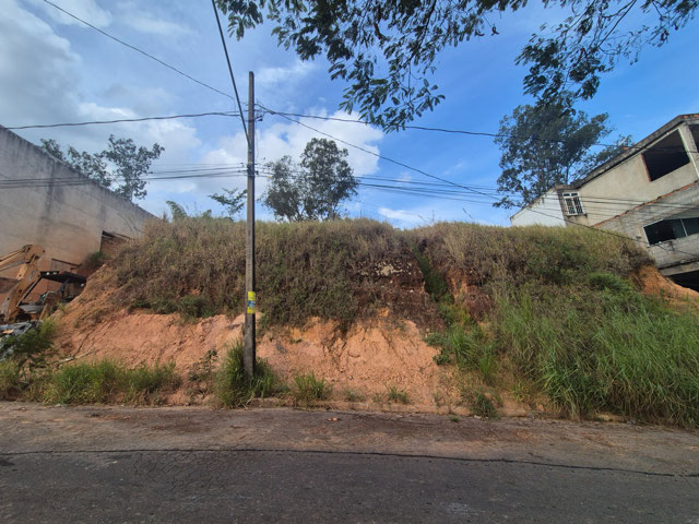 2 LOTES TOTALIZANDO 562M2