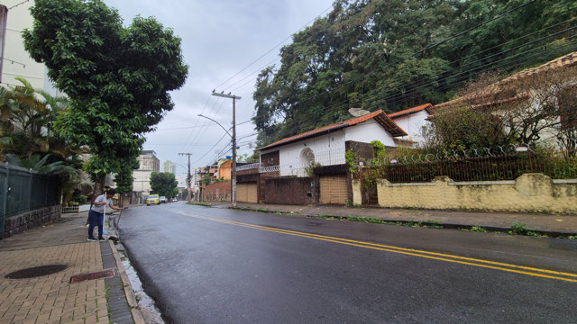 RUA PRÓXIMO AO CENTRO