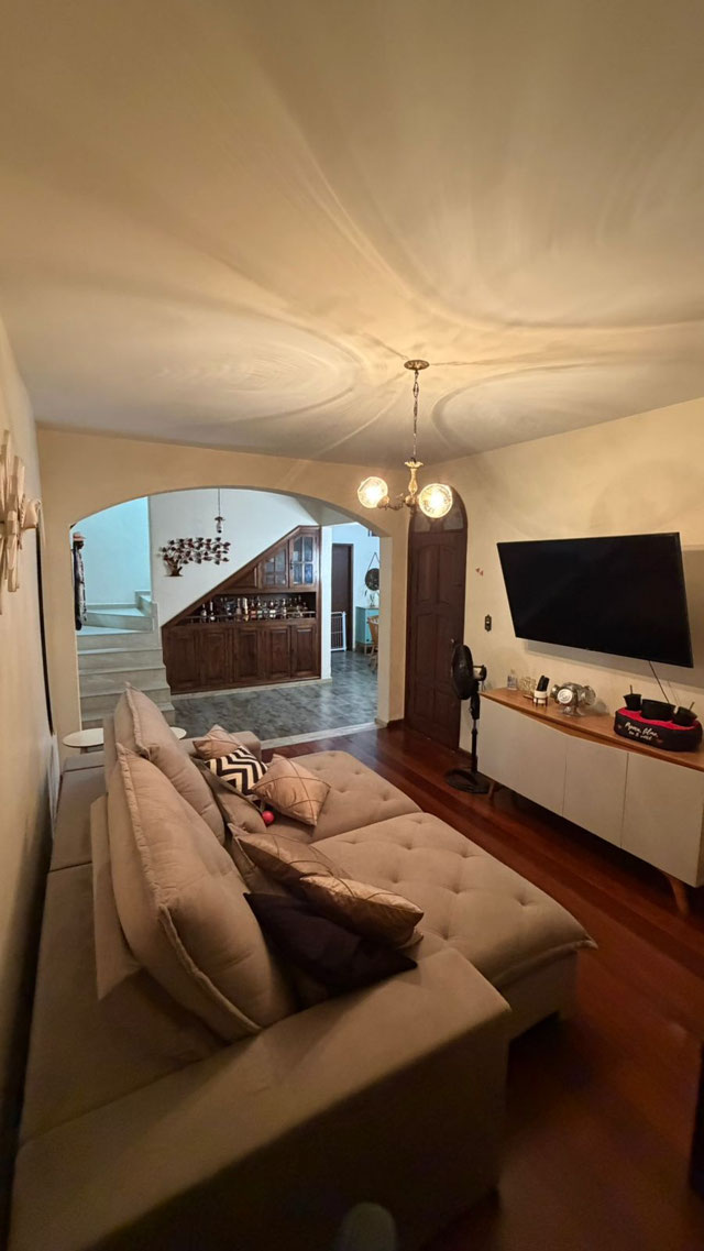 Casa com 4 quartos para venda no bairro Manoel Honório em Juiz de Fora, MG
