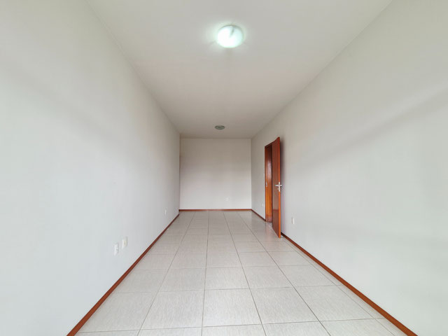 SALA MUITO ESPAÇOSA
