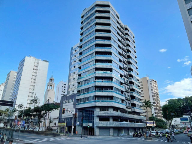 Apartamento com 4 quartos para venda ou locação no bairro Centro em Juiz de Fora, MG