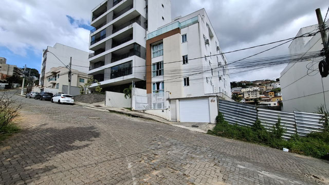 RUA EM FRENTE