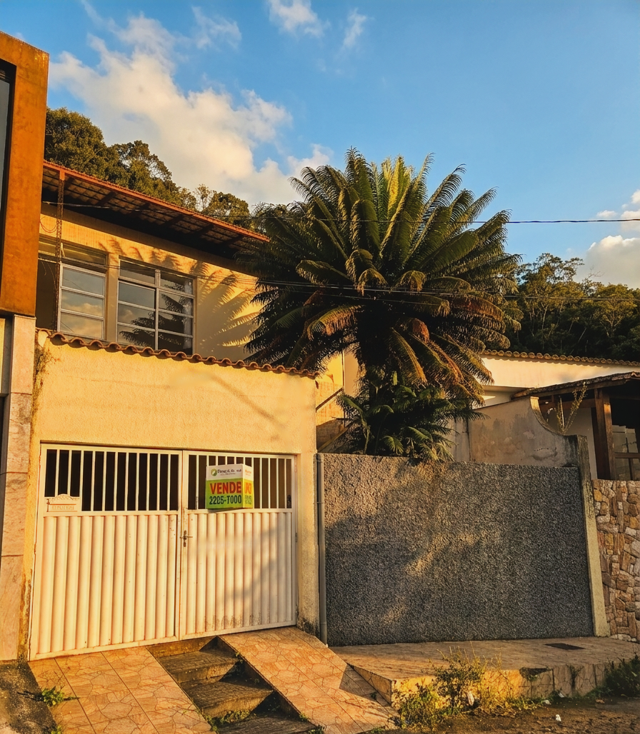 LINDA CASA DE 2 QUARTOS MUITO PRÓXIMA DO CENTRO DE JUIZ DE FORA