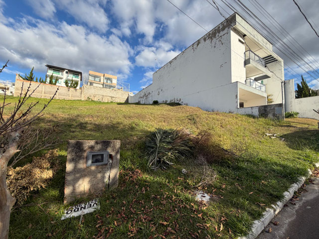 VISTA LATERAL DO TERRENO