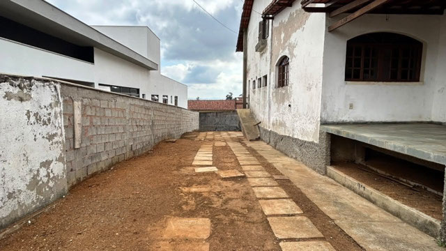 LATERAL DA CASA
