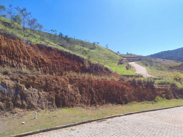 Raríssimo Terreno de ~2.200 m² no Condomínio Reserva Ecoville – O Seu Refúgio de Alto Padrão